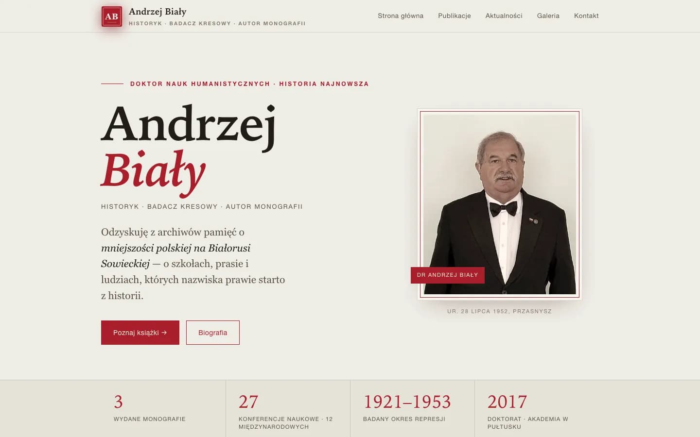 Strona główna dr. Andrzeja Białego na komputerze: imię i nazwisko dużym szeryfem, portret w czerwonej ramce, pasek liczb
