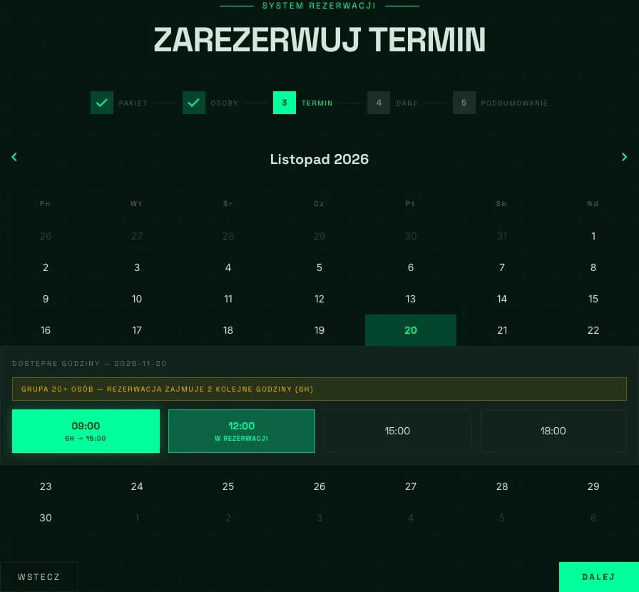 Zbliżenie kalendarza rezerwacji z komunikatem o grupie 20+ i zaznaczonym sześciogodzinnym blokiem